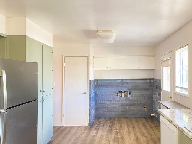 Building Photo - Charming Single Level 3 Bedroom in Adair V...