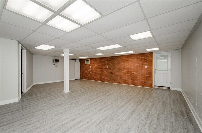 Building Photo - 150 Karina Pl