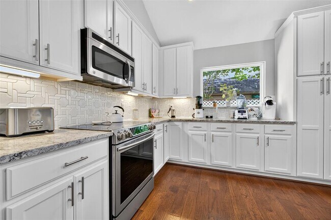Building Photo - 9400 Doliver Dr