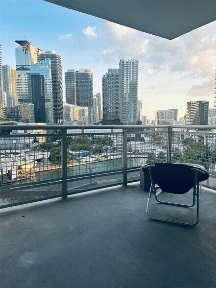 Building Photo - 350 S Miami Ave