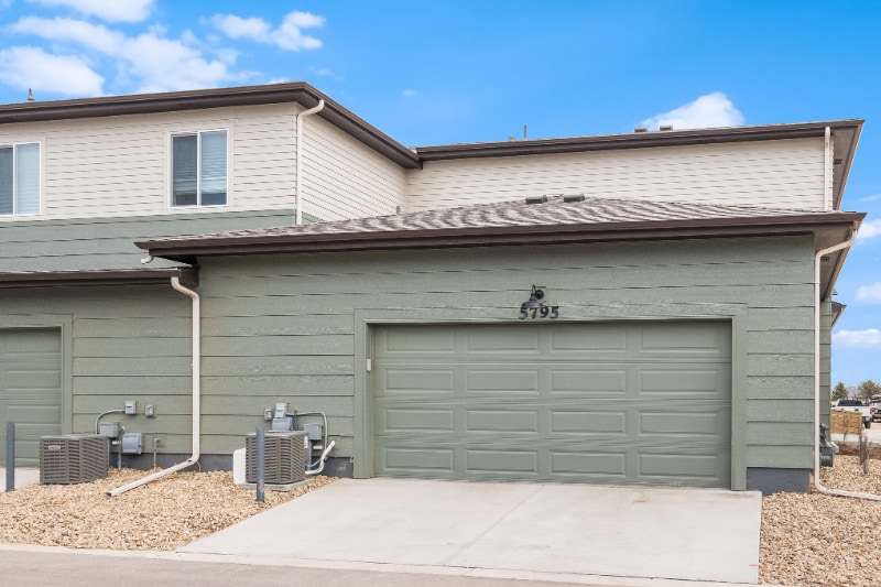 Building Photo - 5795 Champlain Dr