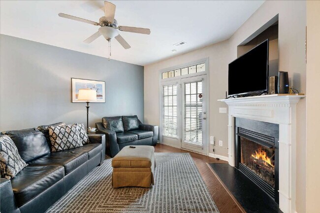 Building Photo - Charming 3-Bed/3.5 Bath Townhouse with 211...