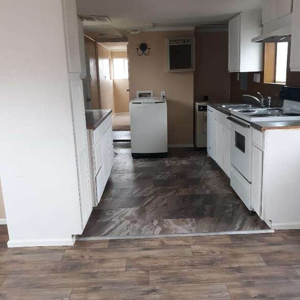 Building Photo - 2 A St