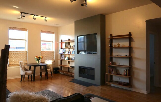 Building Photo - 1910 S State St