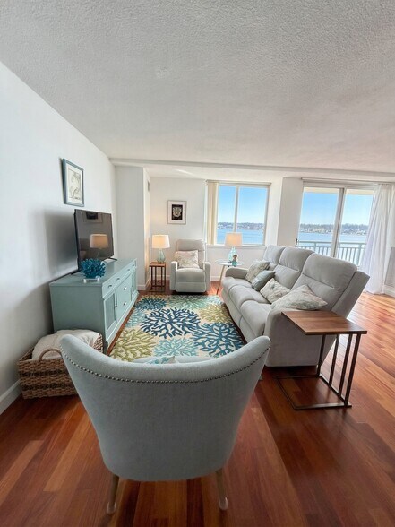 Living Room - 501 Slaters Ln