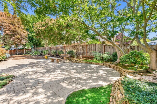 Building Photo - 30 Pony Ct