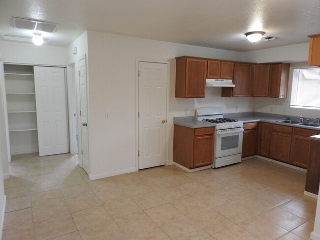 Building Photo - Three bedroom home
