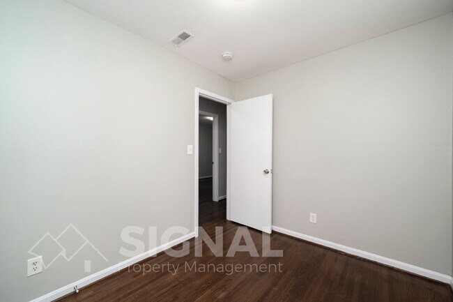 Building Photo - 320 Argonne Dr NE