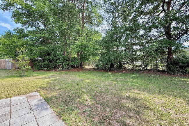 Building Photo - COMING JUNE 2026! (Pet Friendly)