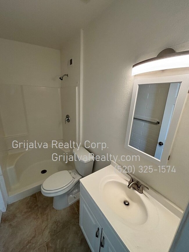 Building Photo - 3 Bedroom, 2 Bath House for Rent on the Eastside (Irvington/Kolb)