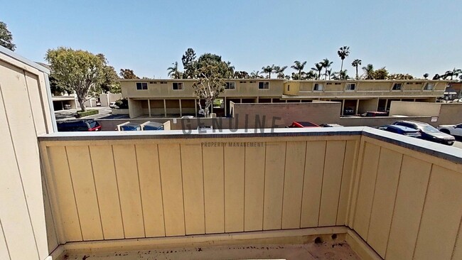 Building Photo - Upstairs Spacious 1Bd Condo w/attached Garage