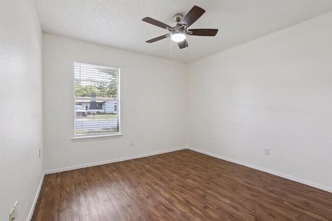 Building Photo - 1811 Mearns Meadow Blvd