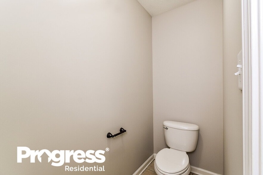 Building Photo - 5673 Grove Ln