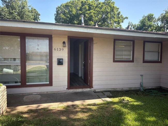 Building Photo - 6139 Ridgeway Dr