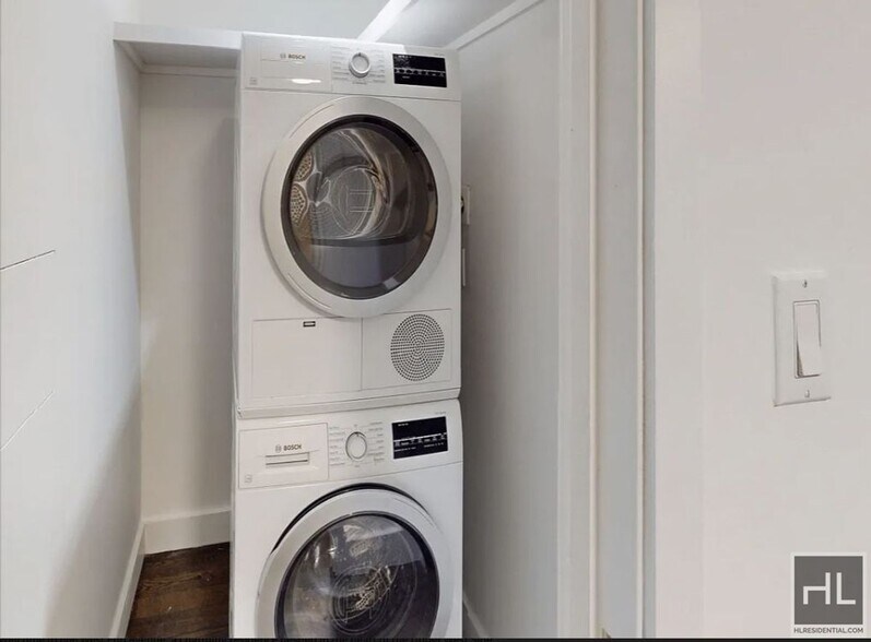 Building Photo - 666 West End Ave