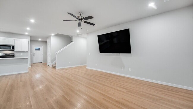 Building Photo - 4BR Home in Heart of Rogers – Near Downtown & Parks