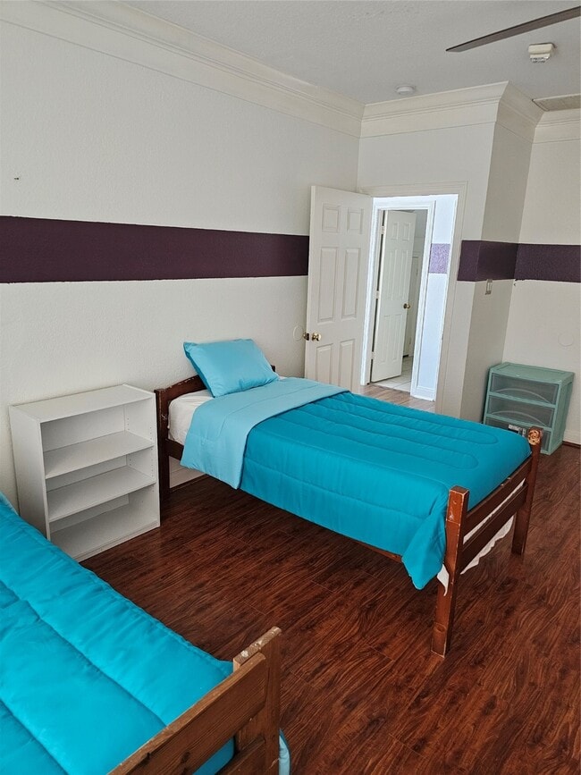 Building Photo - 1211 Lark Ln