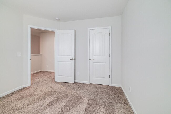 Building Photo - 4 bed, 2.5 bathroom spacious home in Pooler!