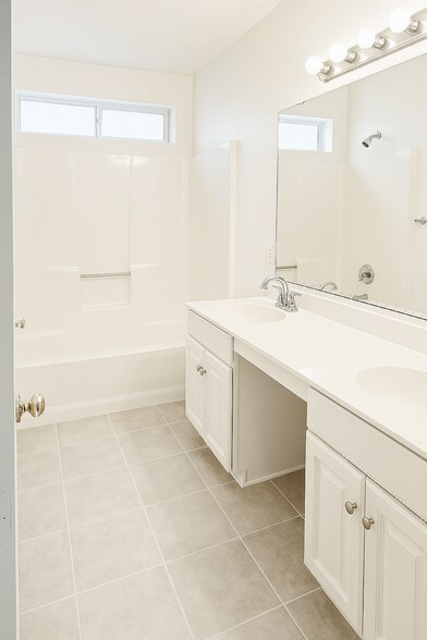 Building Photo - 534 Meadow Ln