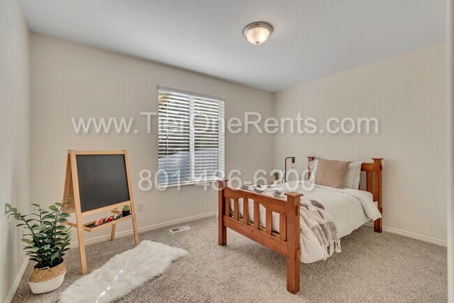 Building Photo - This property offers a NO DEPOSIT option available wit Obligo!