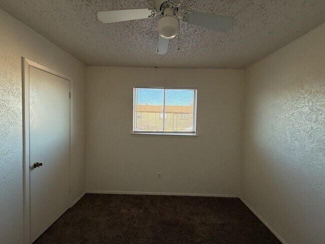 Building Photo - 1021 Pleasant Valley Ln