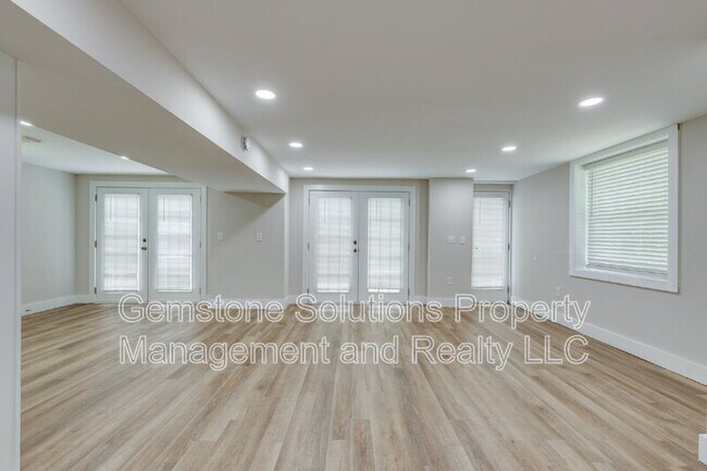 Building Photo - 1017 Jasperson Dr