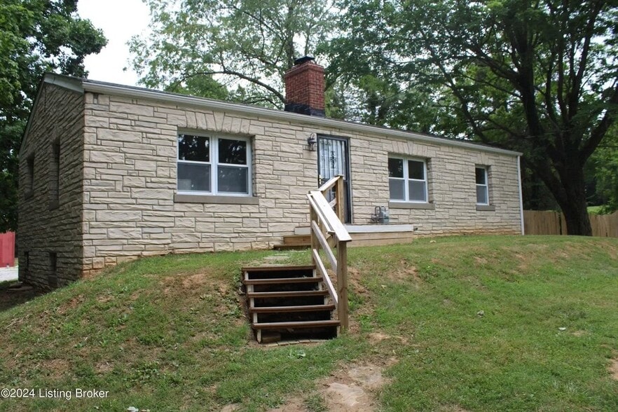 Primary Photo - 10105 Oak Grove Rd