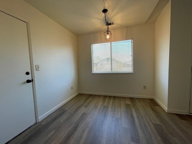 Building Photo - 364 Bishop Dr