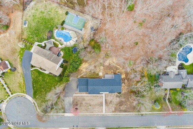 Building Photo - 527 Woodview Rd