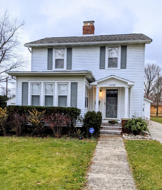 Building Photo - 1438 Kilbourn St