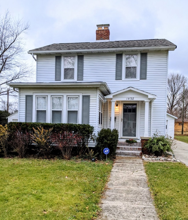 Building Photo - 1438 Kilbourn St