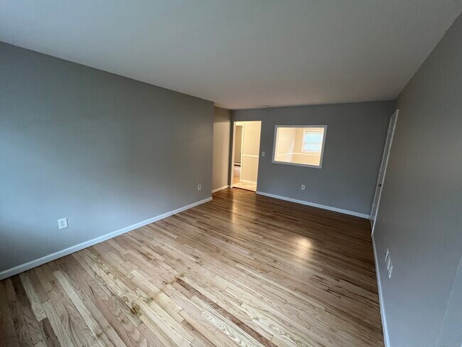 Building Photo - 36 Oak Ridge Dr