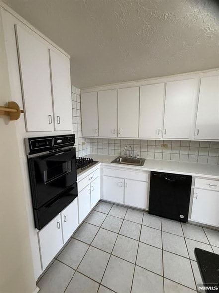Building Photo - 39 E 39th St