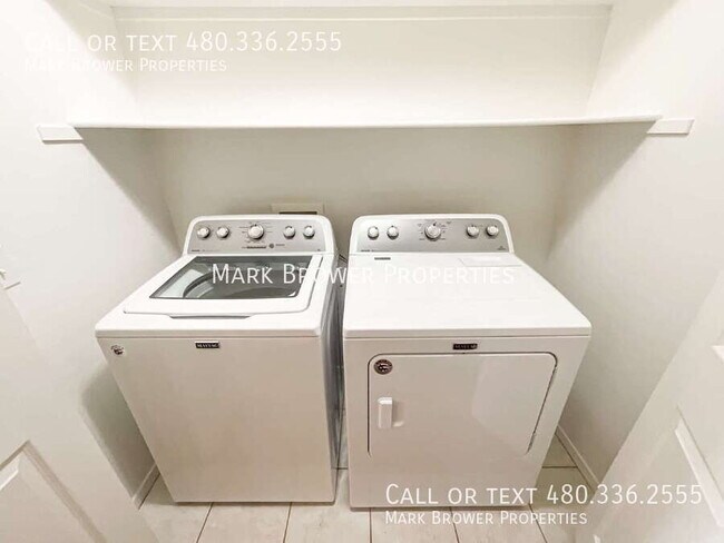 Building Photo - 566 S Esmeralda