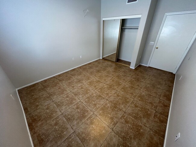 Building Photo - BEAUTIFULLY MAINTAINED 2 BEDROOM, 2 BATH C...