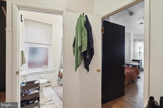 Building Photo - 3215 Hamilton St