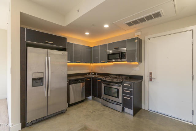 Building Photo - 139 S Los Robles Ave