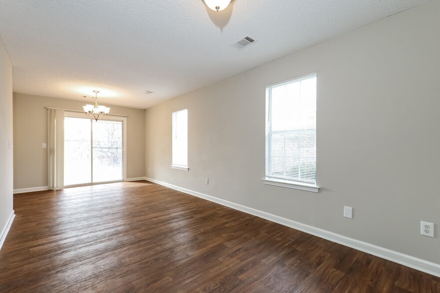 Building Photo - 1921 Boatswain Dr