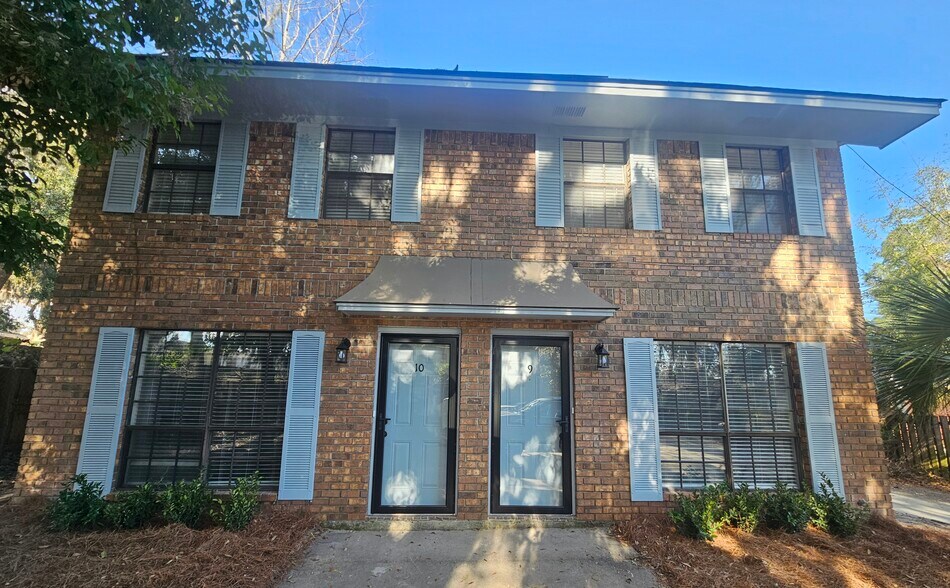 Both units 9 & 10 are renovated the same Beautifully updated! - 2220 E Victory Dr