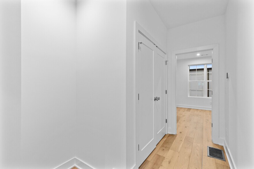 Building Photo - 201 New St