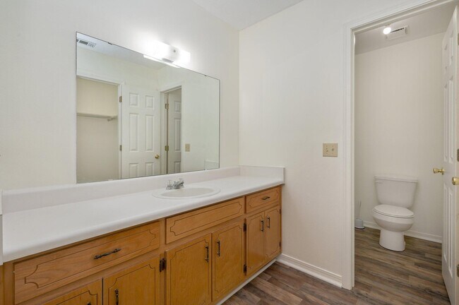 Building Photo - 624 Hill St