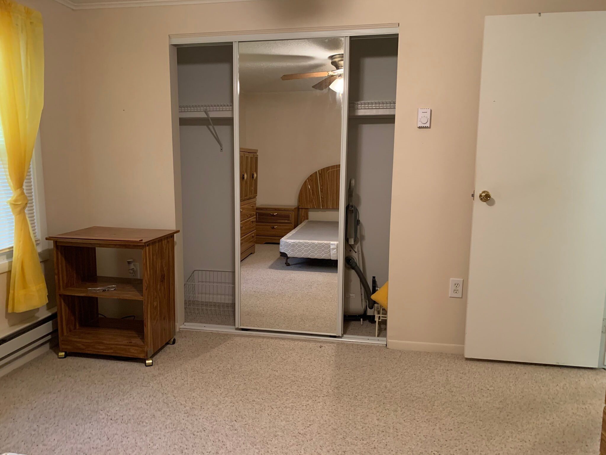 Master bedroom - 210 Gibbons Ct