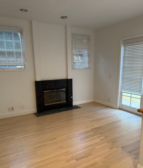 livingroom - 1127 20th St