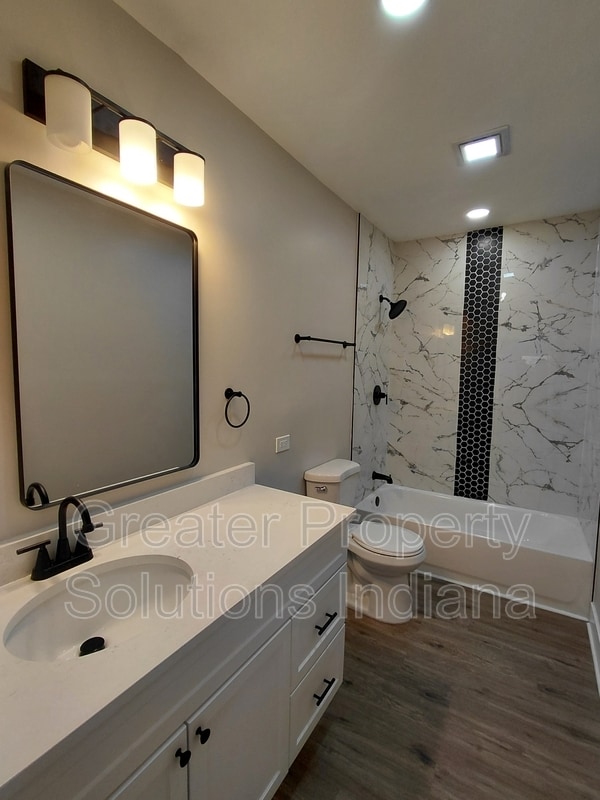 Building Photo - 234 Fernwood St