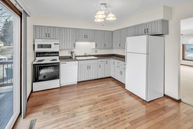 Building Photo - Rent: Maintenance Free Living in a Great L...