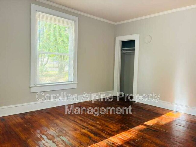 Building Photo - 102 Plum Tree Ln