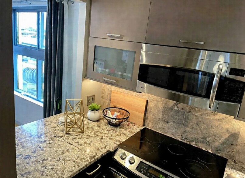 Building Photo - 170 Gore St