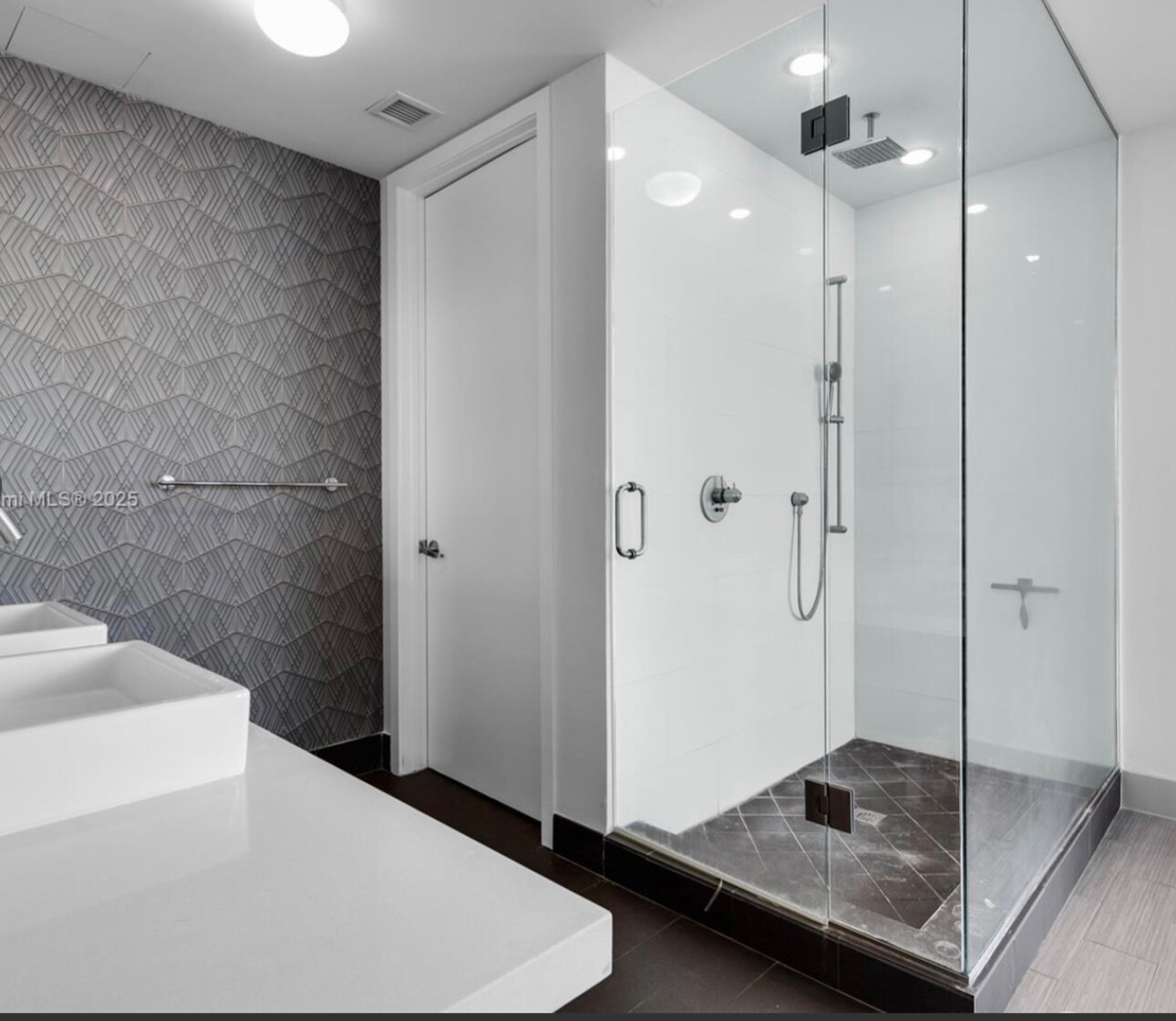 Building Photo - 808 Brickell Key Dr