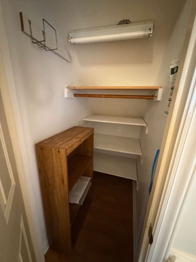 Building Photo - Elon