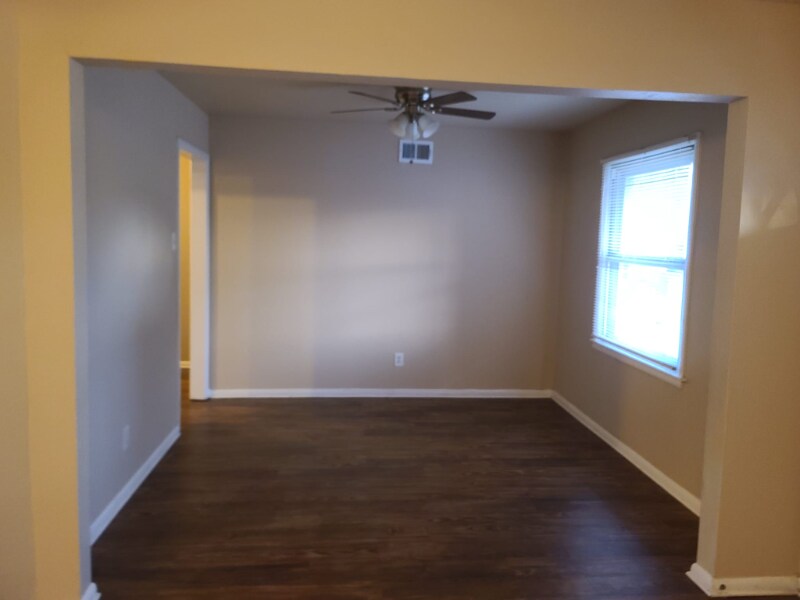 Building Photo - 2539 Hillsboro Ave